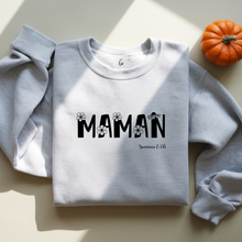 Charger l'image dans la galerie, Collection des fĂȘtes - Crewneck 5 choix de couleurs classiques - Maman de "prĂ©nom(s)"