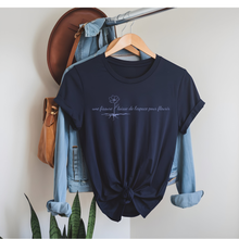 Charger l'image dans la galerie, Levée de fond - t-shirt santé mentale - Une fissure laisse de l'espace pour fleurir
