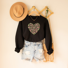 Charger l'image dans la galerie, Collection Saint-Valentin - Crewneck 9 choix de couleurs - Gros coeur fleuri
