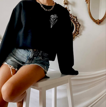 Charger l'image dans la galerie, Crewneck - 2 fleurs personnalisées - couleurs classiques - Adulte