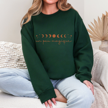 Charger l'image dans la galerie, Crewneck Un peu magique - Couleurs Saisonnières