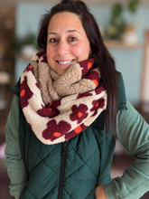 Charger l'image dans la galerie, Foulard oversize en tricot - fleurs funky