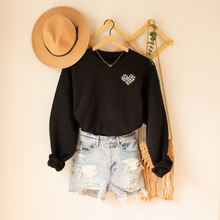 Charger l'image dans la galerie, Petit Coeur marguerite - Crewneck 9 choix de couleurs -