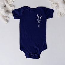 Charger l'image dans la galerie, Cache-couche manches courtes - fleur de naissance personnalisée- Bébé