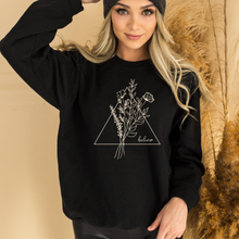 Charger l'image dans la galerie, Crewneck - couleurs classiques - élégance florale - Adulte