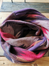 Charger l&#39;image dans la galerie, Foulard d&#39;hiver - Fait au Québec - Lainage mauve boho
