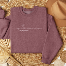 Charger l'image dans la galerie, Levée de fond - Crewneck santé mentale - Une fissure laisse de l'espace pour fleurir
