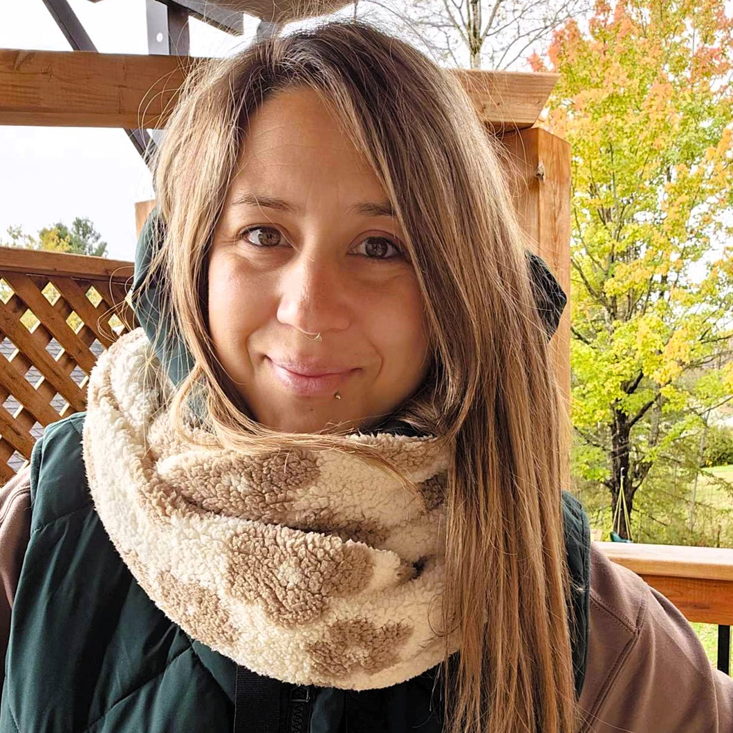 Foulard d'hiver - Fait au Québec - Fleurs sur Blanc
