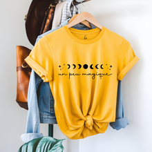 Charger l&#39;image dans la galerie, T-Shirt - Un peu magique - Couleurs saisonnières
