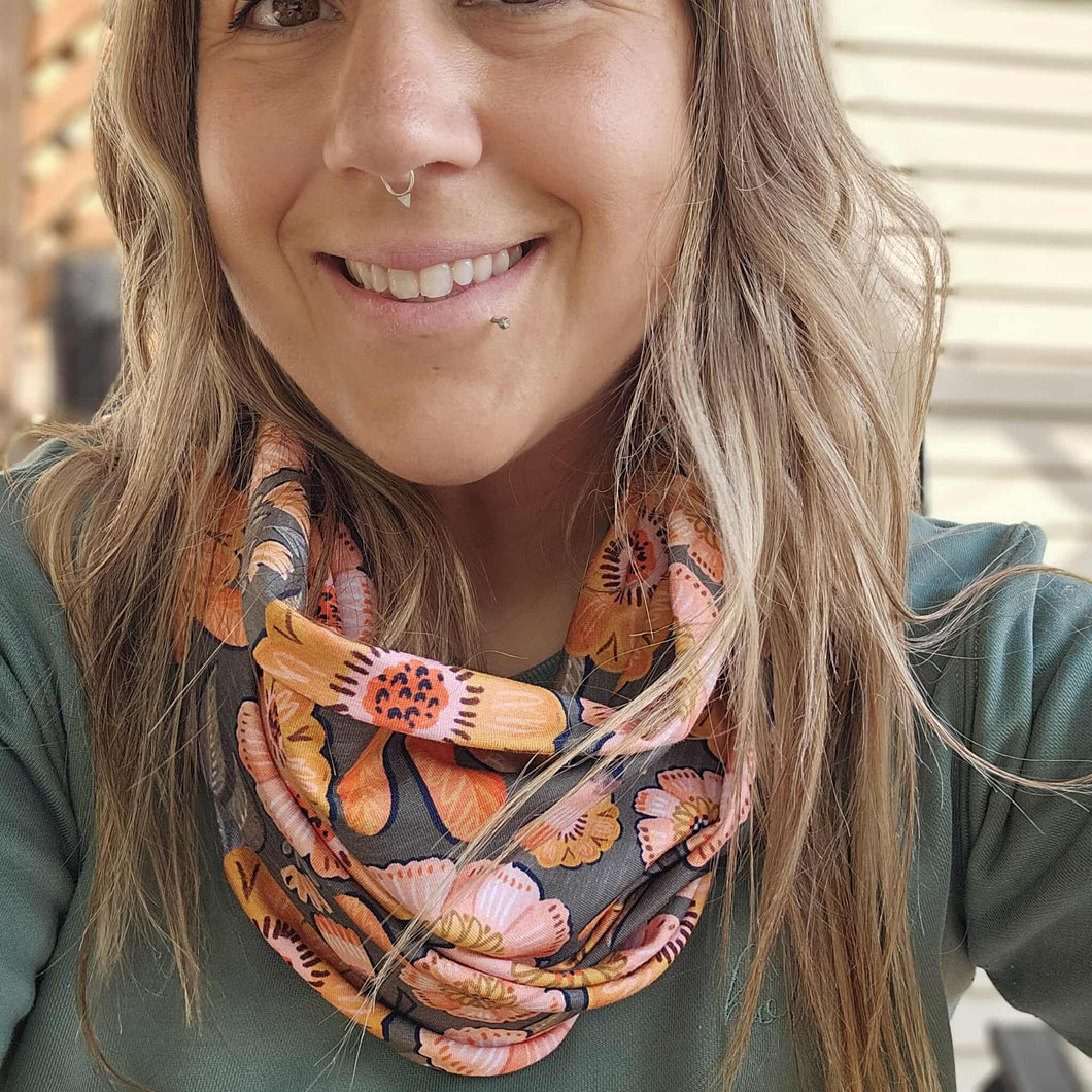 Foulard infini - Grosses fleurs sur vert