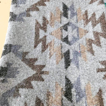 Charger l&#39;image dans la galerie, Foulard d&#39;hiver - Fait au Québec - Lainage terre
