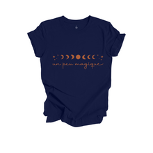 Charger l&#39;image dans la galerie, T-Shirt - Un peu magique - Couleurs classiques
