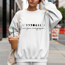 Charger l&#39;image dans la galerie, Crewneck Un peu magique - Couleurs classiques
