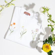 Charger l&#39;image dans la galerie, Crewneck - couleurs classiques - 3 fleurs simples - Adulte
