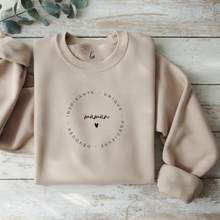 Charger l'image dans la galerie, Crewneck maman unique, précieuse, inspirante, dévouée - Couleurs classiques
