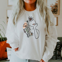 Charger l&#39;image dans la galerie, Crewneck - femme fleur - Adulte
