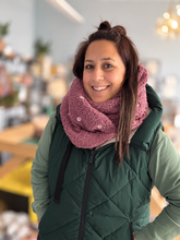Charger l'image dans la galerie, Foulard oversize en tricot - Broderie marguerites
