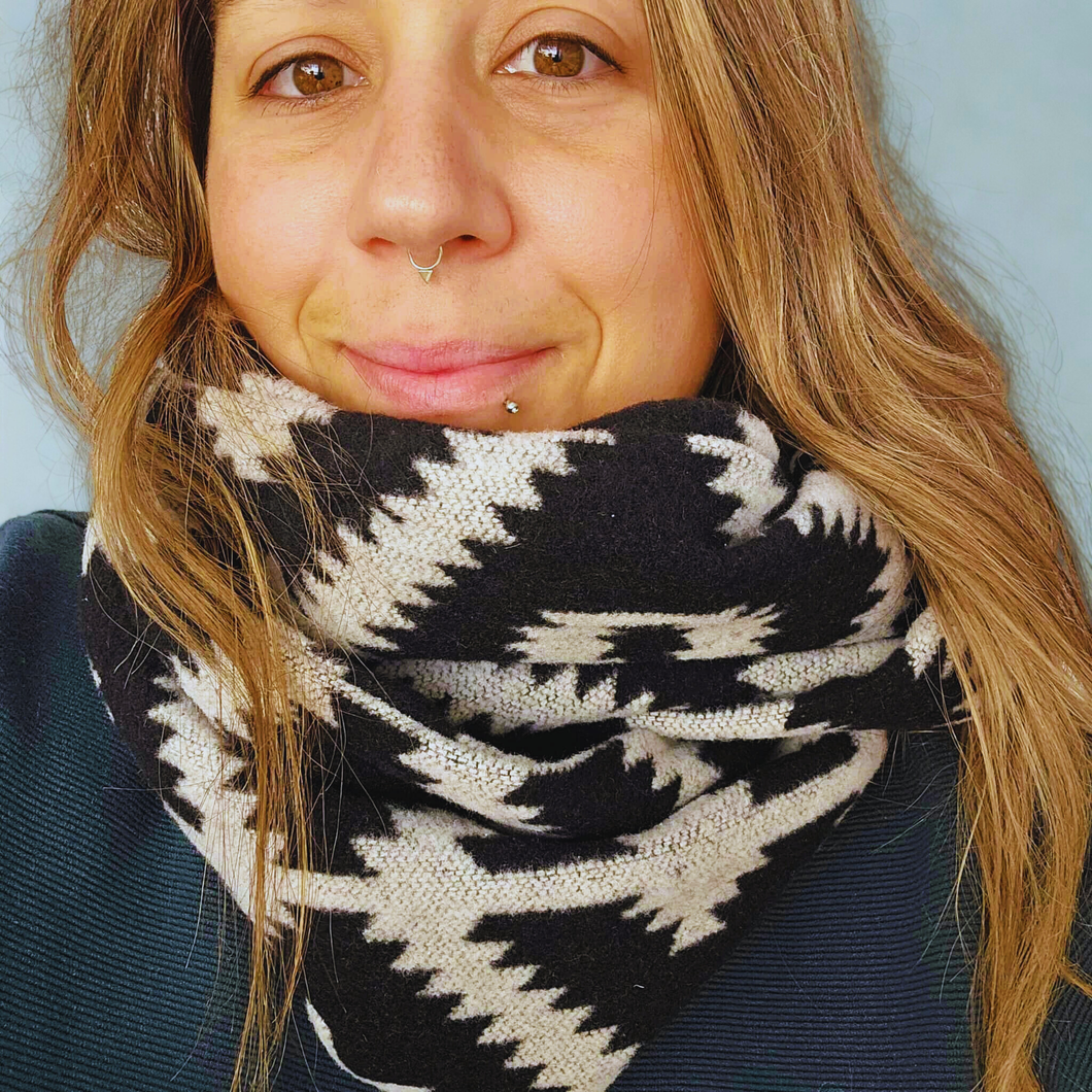 Foulard d'hiver - Fait au Québec - Lainage noir et blanc