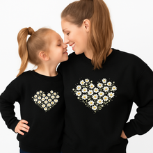 Charger l'image dans la galerie, Collection Saint-Valentin - Crewneck 4 choix de couleurs - Twinning maman/enfant - Coeur marguerites
