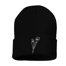 Charger l&#39;image dans la galerie, Tuques personnalisées brodées - fleurs de naissance - Adulte
